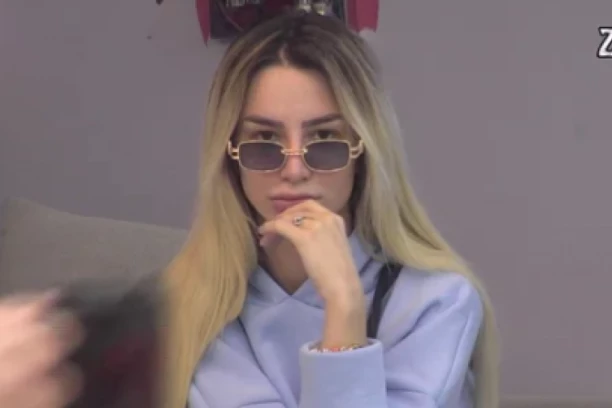 LICE STRAVE I UŽASA! Kamera uhvatila šok izdanje Aleksandre Nikolić bez šminke, neće vam biti dobro od OVOG PRIZORA! (FOTO)