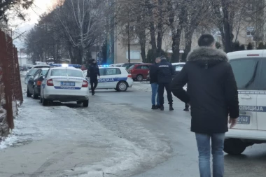 PRITVOR ZA NAPADAČA IZ ČAČKA: Nakon svađe uleteo u kafić sa puškom - teško ranio muškarca (FOTO/VIDEO)
