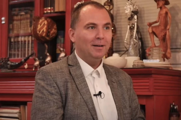 LJUDI SU TRČALI I VRIŠTALI, SAKRIO SAM SE POD STO: Ispovest Srbina koji je preživeo jezivi zemljotres u Turskoj - zatekao sam se na trećem spratu hotela, a onda...