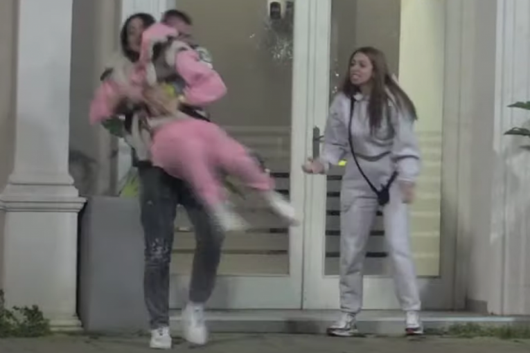 Anđela Đuričić se zaletela u vrata, lomi po imanju Zadruga 6