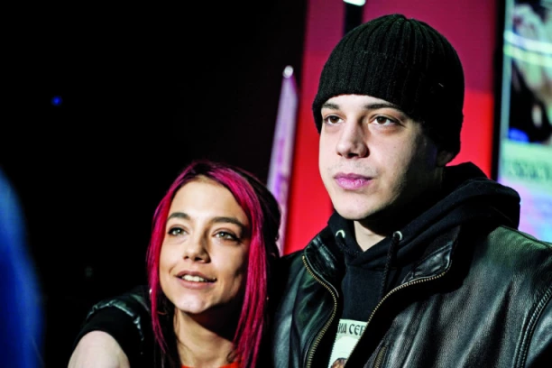 GLUMCI OTKRILI KAKO SU SNIMALI FILM "USEKOVANJE": Šmrkali, jeli i smejali se do suza