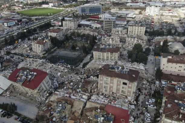GRADILI SMO ZGRADE SA MANJE GVOŽĐA OD PROPISANOG: Turski građevinac otkrio JEZIVE stvari novinarima, a sve po NJIHOVOM nalogu!