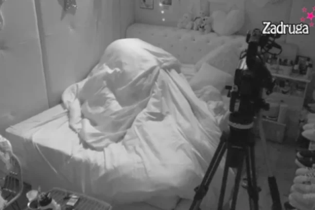 ALEKS I CAR U NIKAD ŽEŠĆOJ AKCIJI ISPOD JORGANA! Odzvanjali su UZDASI,  tresli se zidovi od jačine! (VIDEO 18+)