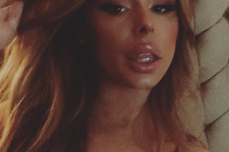 Devojka sa Onli fans -a 