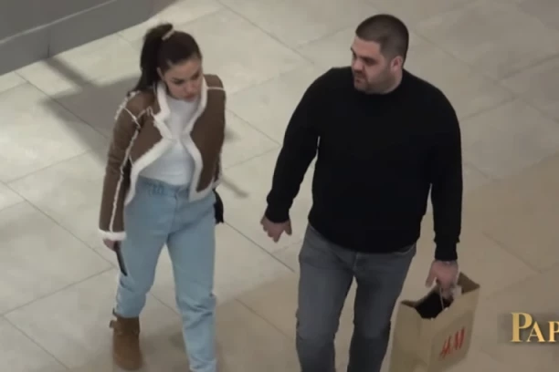 MLADENOVIĆKA U VEZI SA MENADŽEROM BIVŠEG DEČKA! Pevačica uhvaćena kako razmenjuje nežnosti sa bliskim saradnikom Uroša Živkovića! (PAPARACO)