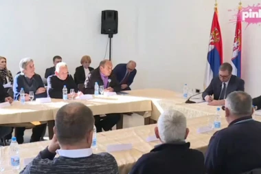 PREDSEDNIK SRBIJE U KURŠUMLIJSKOJ BANJI: Vučić sa građanima Mesne zajednice Merdare