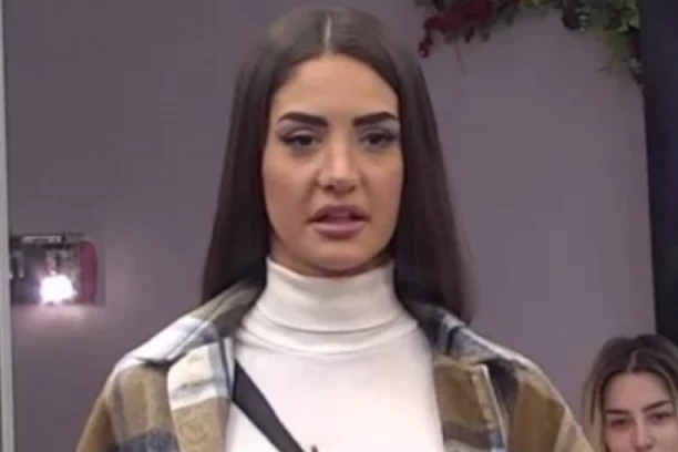 NIKO NIJE VIDEO NJIHOV POLJUBAC OSIM MENE: Bivši zadrugar otkrio sa kim se Anđela TAJNO POLJUBILA! "On se samo OBRISAO kao da se ništa nije dogodilo"