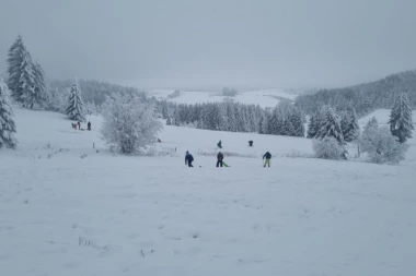 SRUŠIO SE HELIKOPTER NA POZNATOM SKIJALIŠTU, TROJE POGINULIH: Letelica je iznenada skrenula s puta