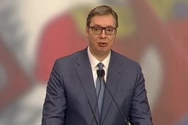 SRBIJA ĆE, UPRKOS SVIM POTEŠKOĆAMA, NASTAVITI DA RASTE I NAPREDUJE: Vučić objavio snimak - evo kako je izgledala predsednikova radna nedelja (VIDEO)