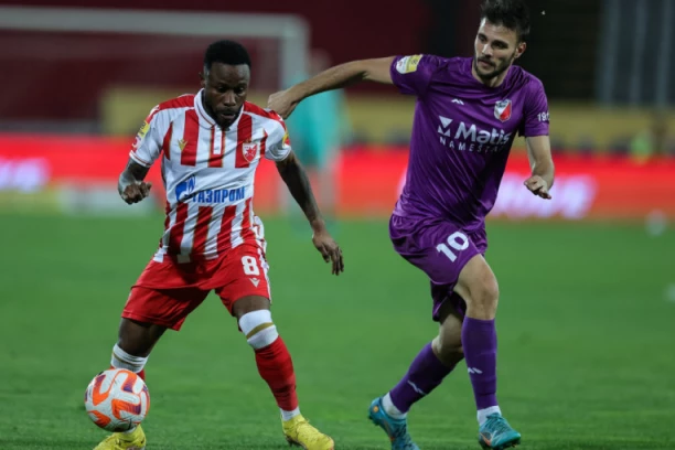 FUDBALER BOGATOG ISKUSTVA: Ponikao je u Zvezdi, nastupao u Belgiji, a sada zadužio opremu lidera - sa njim je i titula mnogo bliža! (FOTO GALERIJA, VIDEO)