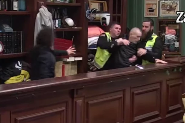 LEPI MIĆA KAO SUMANUT DIVLJA PO IMANJU! Ušao u crveno zbog OVOG zadrugara, pa mu uništio stvari - LETI NA SVE STRANE, obezbeđenje ga odmah ščepalo! (VIDEO)