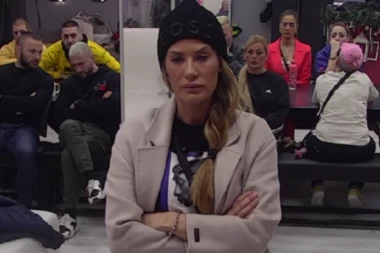 RAZVLAČIO ME JE PO KUHINJI, METLOM ME JE TUKAO, KUMA ME JE BRANILA! Ana nastavila sa otkrivanjem JEZIVIH detalja nasilja koje je trpela: Sve je iskasapio MAKAZAMA! (VIDEO)