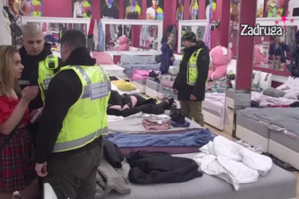 MILICA NASRNULA NA VALENTINU, OBEZBEĐENJE ODMAH ULETELO U SOBU! Pljuštale su gnusne uvrede! Izgubila si nevinost sa ocem! (VIDEO)