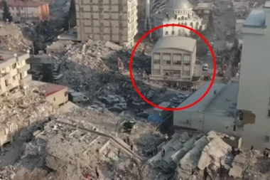 REŠENA MISTERIJA! POZNATO ČIJA JE ZGRADA KOJA JE OSTALA NETAKNUTA U ZEMLJOTRESU: Sve građevine oko nje sravnjene sa zemljom, a onda čvrsto stoji (FOTO/VIDEO)
