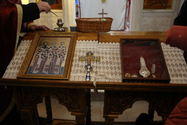 Iznete mošti svetaca