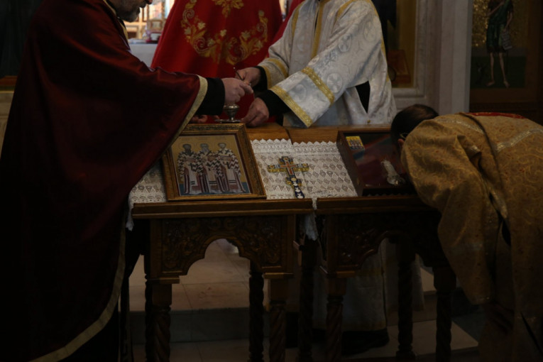 Celivanje moštiju Sveta Tri Jerarha