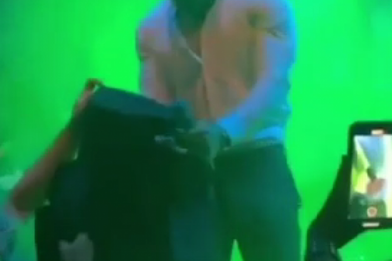 Saša Kovačević se skidao na nastupu