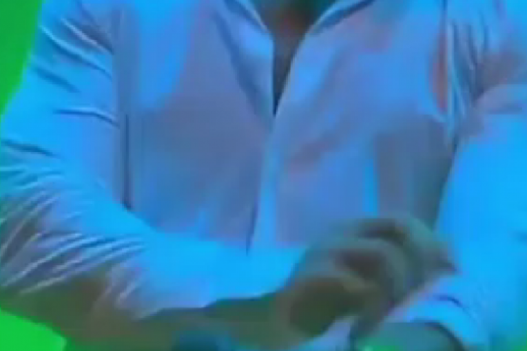 Saša Kovačević se skidao na nastupu