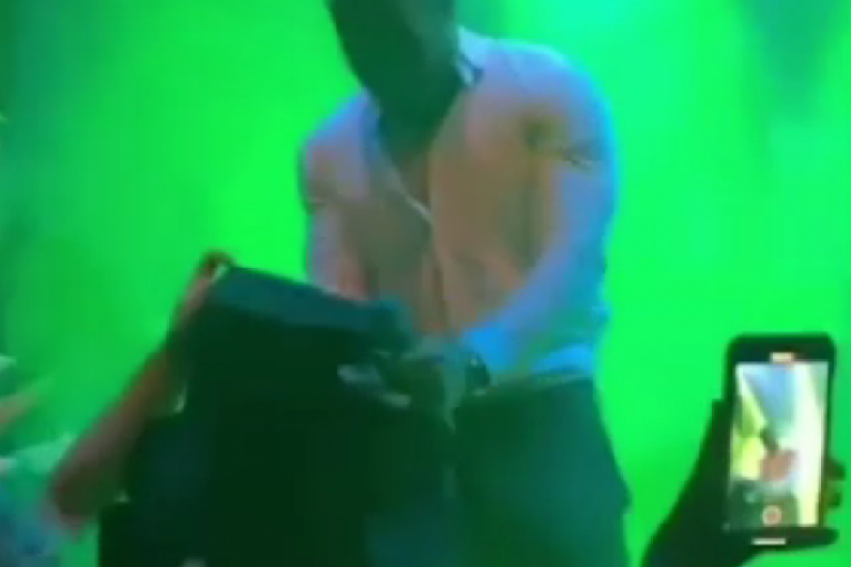 Saša Kovačević se skidao na nastupu