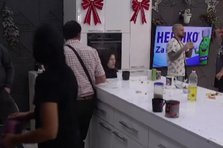 Marko DNK i Divna DNK svađa