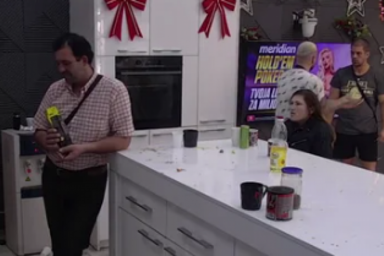 Marko DNK i Divna DNK svađa