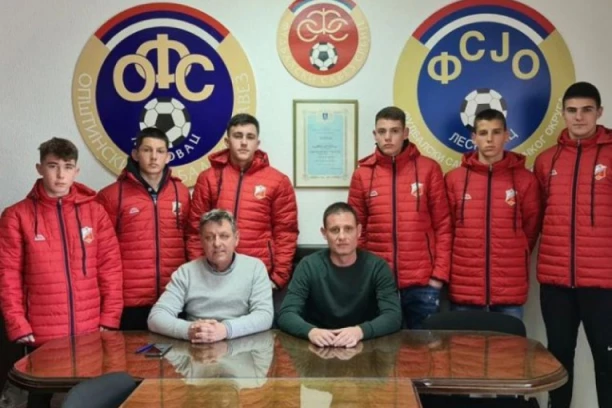 ZALOG ZA BUDUĆNOST: Najveći talenti ostaju u Leskovcu - GFK Dubočica potpisala šest stipendijskih ugovora! (FOTO GALERIJA)
