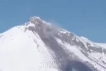 SNIMAK KOJI JE PRESTRAVIO TURKE! Na planini iznad područja pogođenog zemljotresom se nadvio DIM i potekla neobična tečnost! (VIDEO)