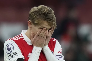 SKANDAL! Arsenalu OTIMAJU titulu u Premijer ligi!