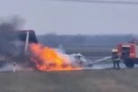 VATRA GUTA AUTOMOBIL: Zapalilo se vozilo na auto-putu Beograd - Novi Sad, vatrogasci se bore sa plamenom (VIDEO)