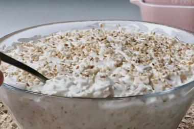 CRVENA SALATA OD PEČENIH PAPRIKA: Još je lepša uz krompiriće - spremite je već sutra!