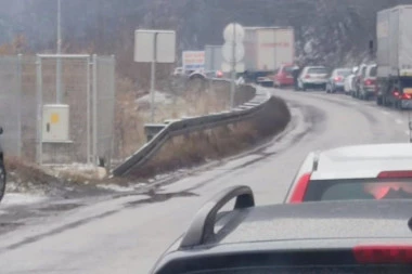 MAJKA IZ ČAJETINE STRADALA U JEZIVOJ NESREĆI, JEDNO DETE TEŽE POVREĐENO: Detalji stravičnog udresa kod Prijepolja - u vozilu bila petočlana porodica!