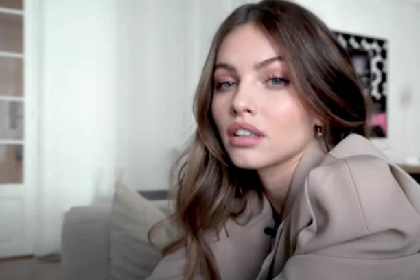 SA ŠEST GODINA PROGLAŠENA NAJLEPŠOM NA SVETU, A SA DESET NAŠLA SE U CENTRU OGROMNOG SKANDALA: Izgleda nikada lepše i samo jedna osoba može da smiri njen BUNT