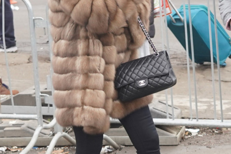 Aleksandra Prijović na aerodromu u stajlingu preko 60.000 evra!