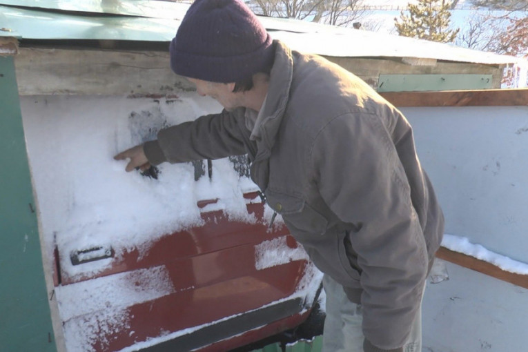 Milojko Milovanović sa peglicom