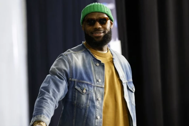 LEBRON PONIZIO 60 HILJADA LJUDI: "Kralj" u CENTRU pažnje, navijači ga NAPALI, njegov odgovor OBIŠAO planetu! (VIDEO)