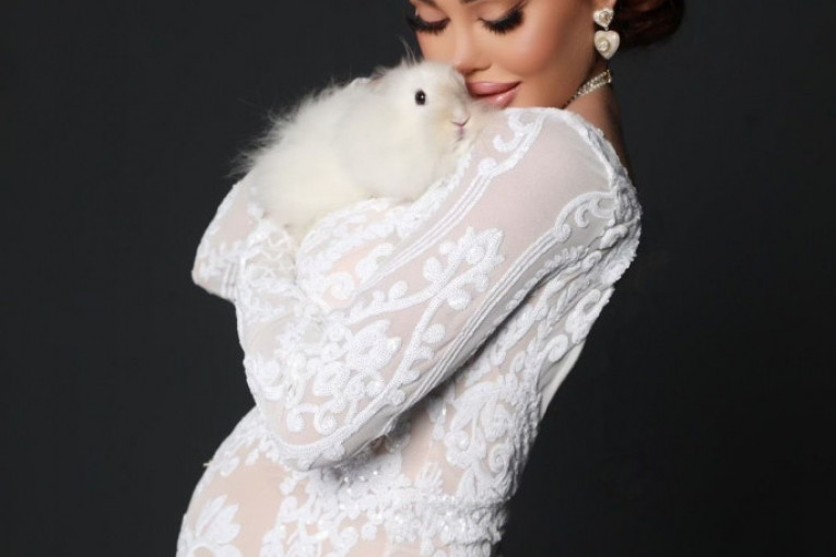 Ana Korać pokazala trudnički stomak