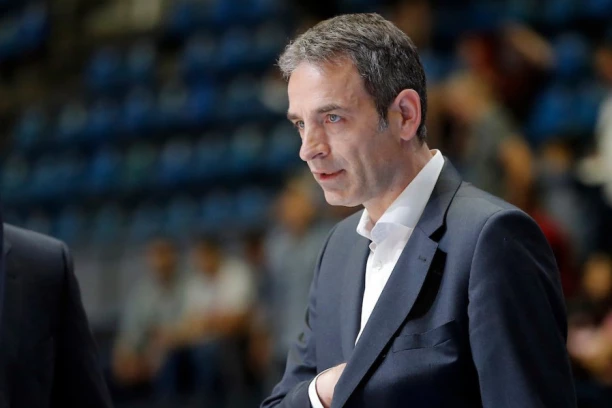 USADIO SINU ZVEZDAŠTVO, A SADA GA "TIHO" POSMATRA SA TRIBINA: Ipak, Milenku Topiću je OVO zasmetalo nakon DERBIJA!