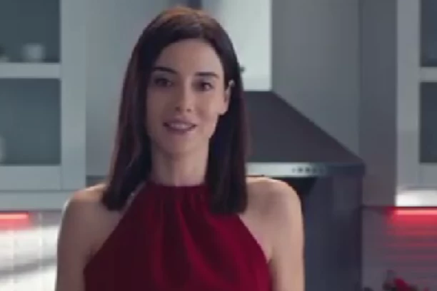 NESTALA ČUVENA TURSKA GLUMICA NAKON ZEMLJOTRESA! Sumnja se na najgore!