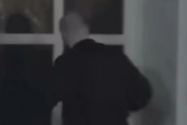DOŽIVEO NERVNI SLOM NA POMEN ACE BULIĆA! Zvezdan Slavnić RAZVALJIVAO po imanju, lomio i urlao, obezbeđenje nije moglo da ga obuzda! (VIDEO)