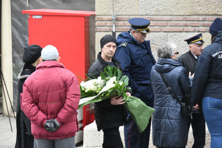 Okupljaju se prijatelji na sahrani Branke Veselinović