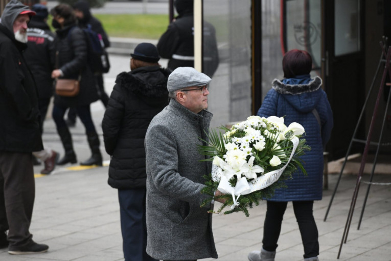 Prijatelji i kolege na sahrani Branke Veselinović
