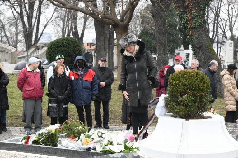Prijatelji i kolege na sahrani Branke Veselinović