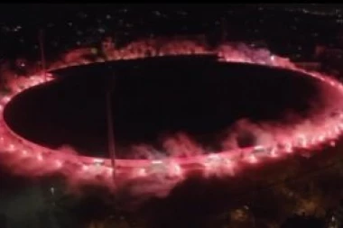 DELIJE "ZAPALILE" BEOGRAD I POZVALE NAVIJAČE! Spektakl na ulicama: Gorelo više od 1.000 baklji! (VIDEO)