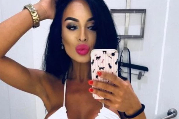 LISTAO INTERNET, PA SE ŠOKIRAO! Bivši fudbaler Intera PRONAŠAO ženu na SAJTU ZA ODRASLE! Njegova reakcija ZAPALILA planetu!