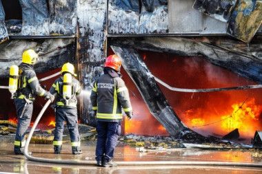 POŽAR ZAHVATIO HOTEL U ISTANBULU: Dvoje ljudi poginulo, vatra se za kratko vreme proširila na ceo objekat (VIDEO)