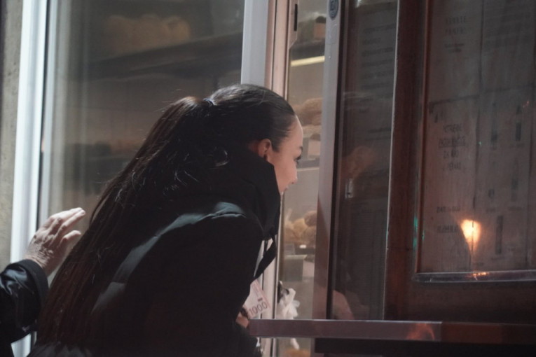 Edita Aradinović uhvaćena sa nepoznatim muškarcem