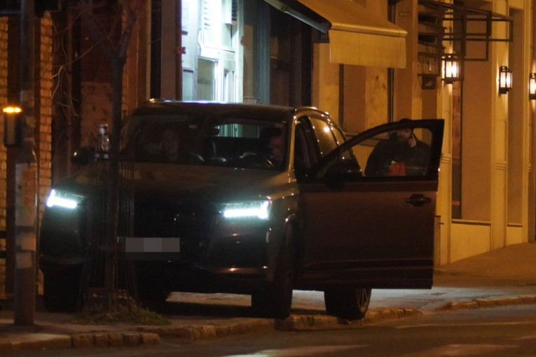 Edita Aradinović uhvaćena sa nepoznatim muškarcem