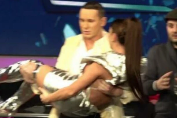 DRAMA NA SNIMANJU ZVEZDA GRANDA! Pevačici se naglo slošilo, voditelj morao da je IZNESE iz studija! PAPARACO!