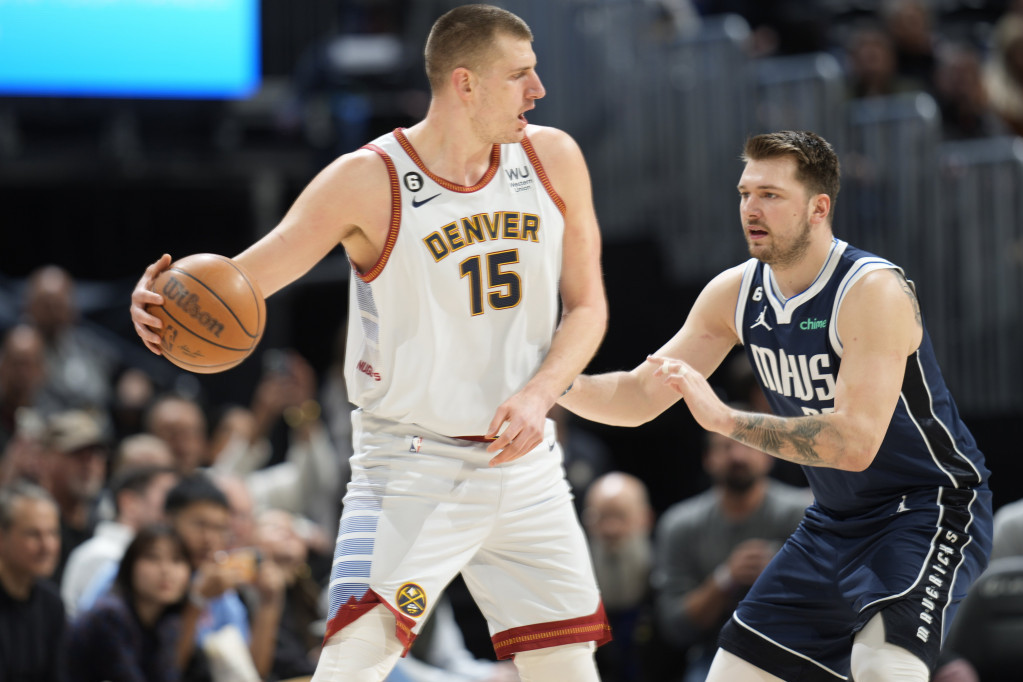 Nikola Jokić na meču Denver - Dalas