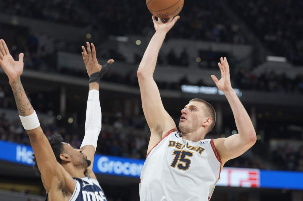 Nikola Jokić na meču Denver - Dalas